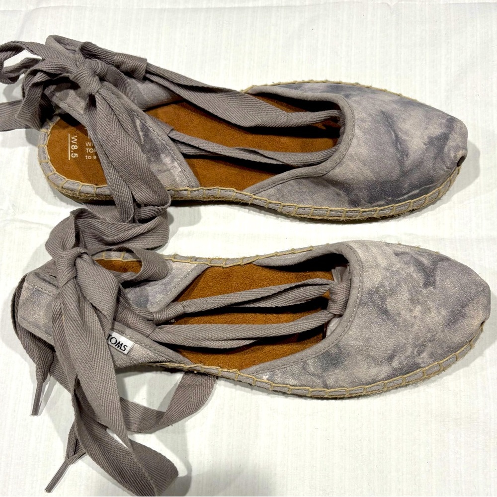 TOMS Bella Gray Suede Espadrille size W8.5 ankle ties